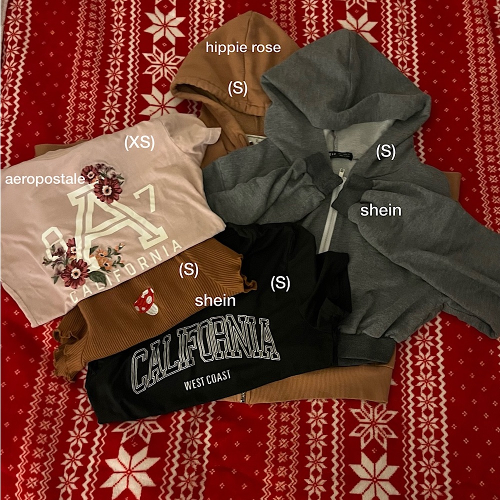 CLOSET CLEAN!
Sizes: XS-S 
Category: 
•Baby-Tees
•T-Shirt
•Cropped jackets